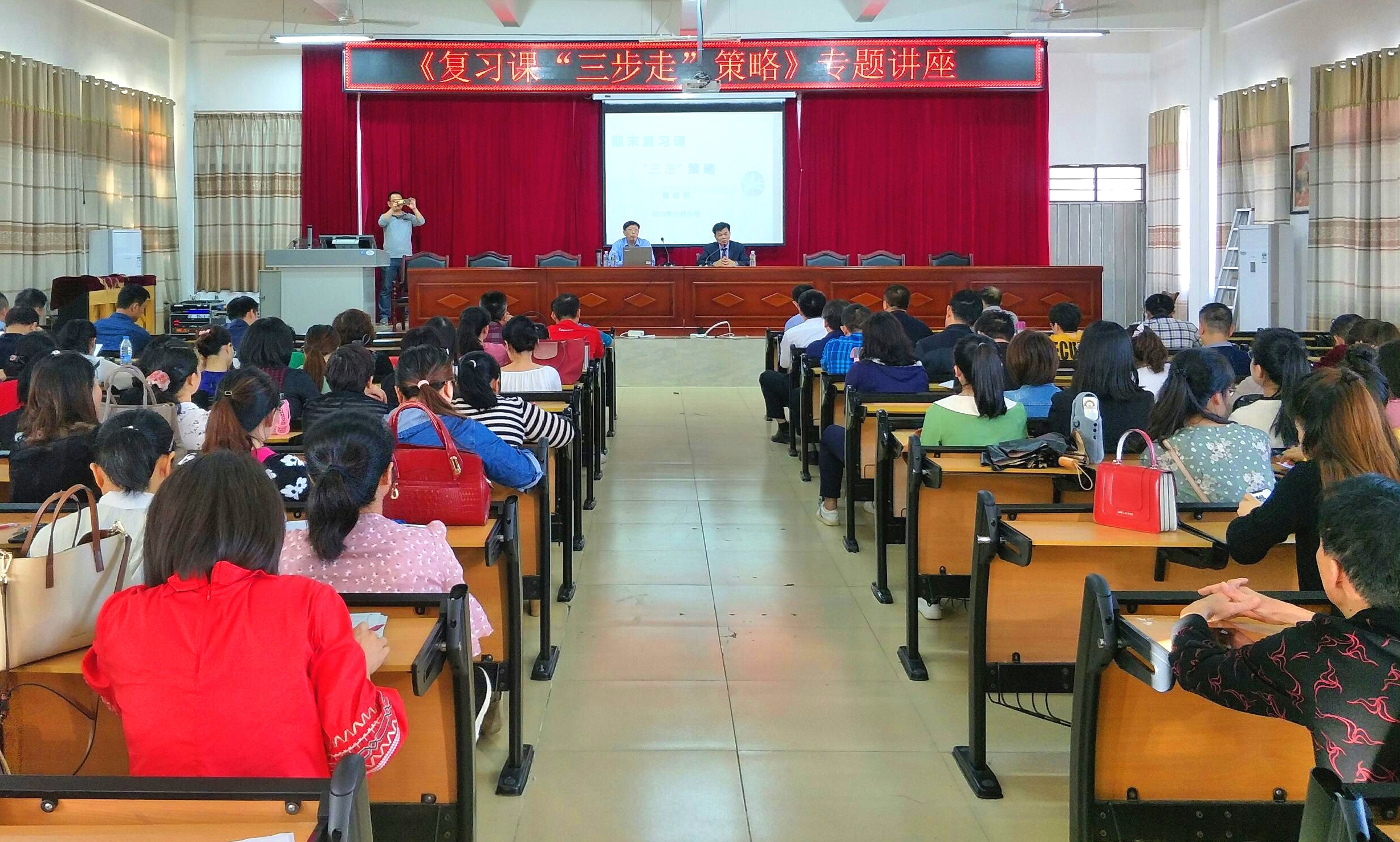 万宁市第二中学：“低进优出”，映日的荷花别样的红