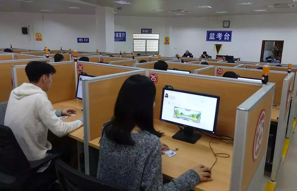 重庆50岁男子考科目一成学霸，成绩查询方法分享