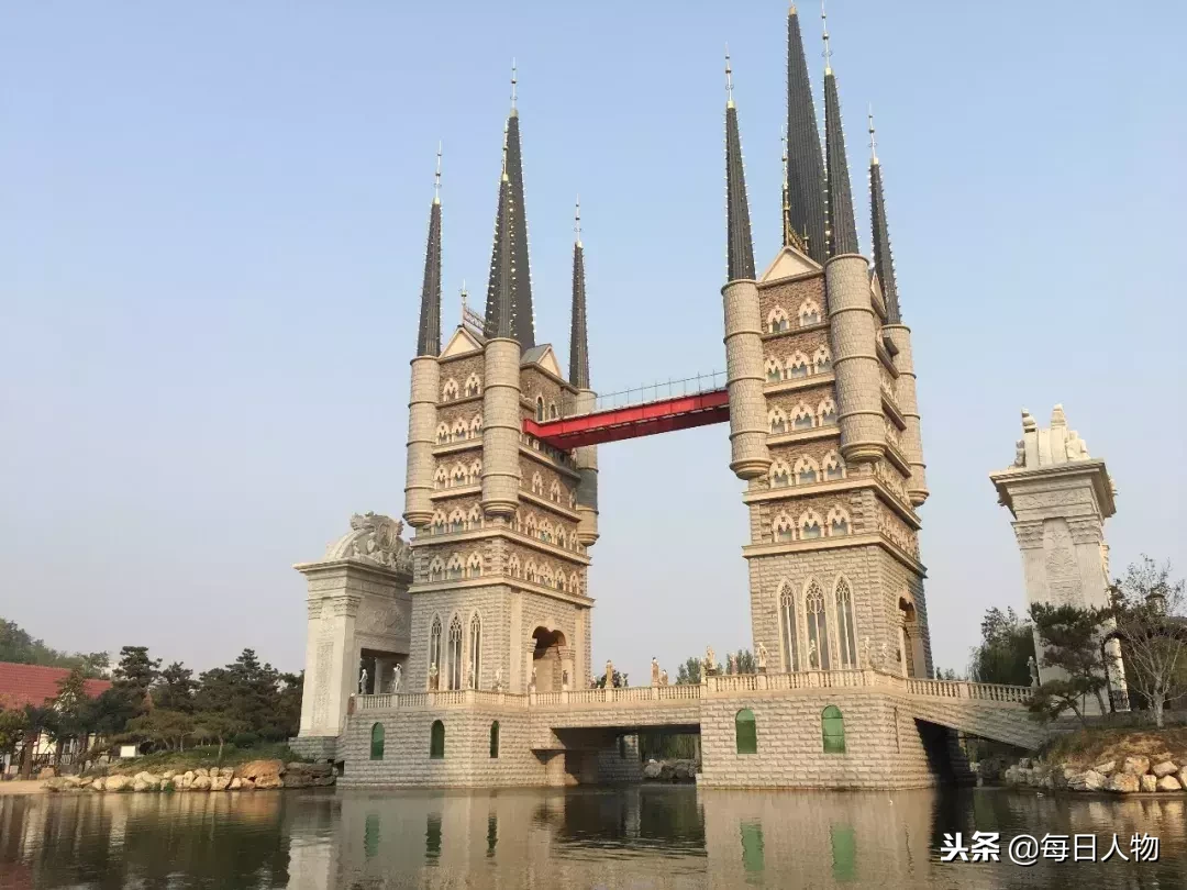 校园可以同时开拍哈利波特和还珠格格，中国最神奇的大学在哪里？