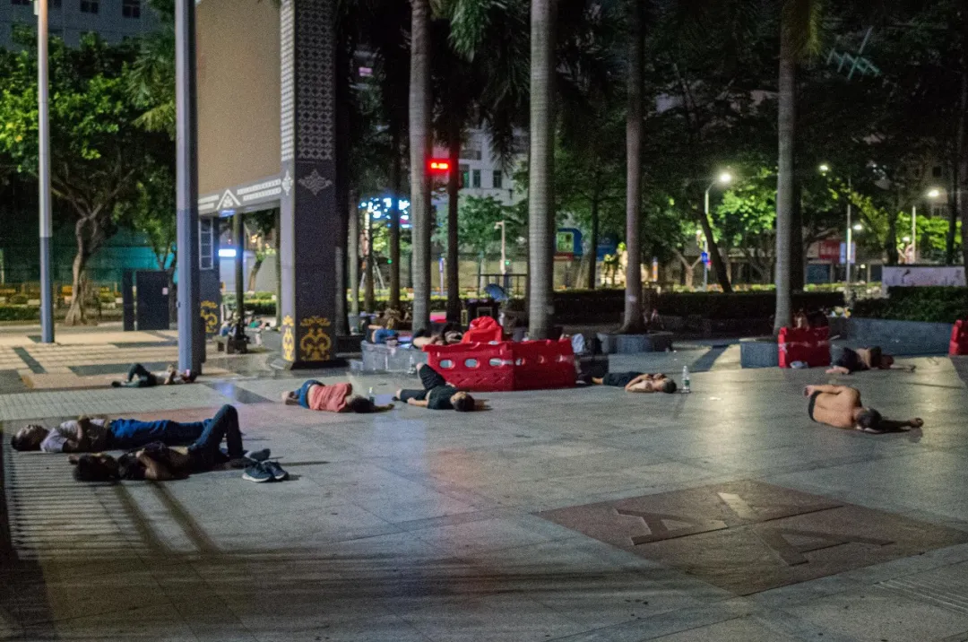 穿女装的“三和大神”
