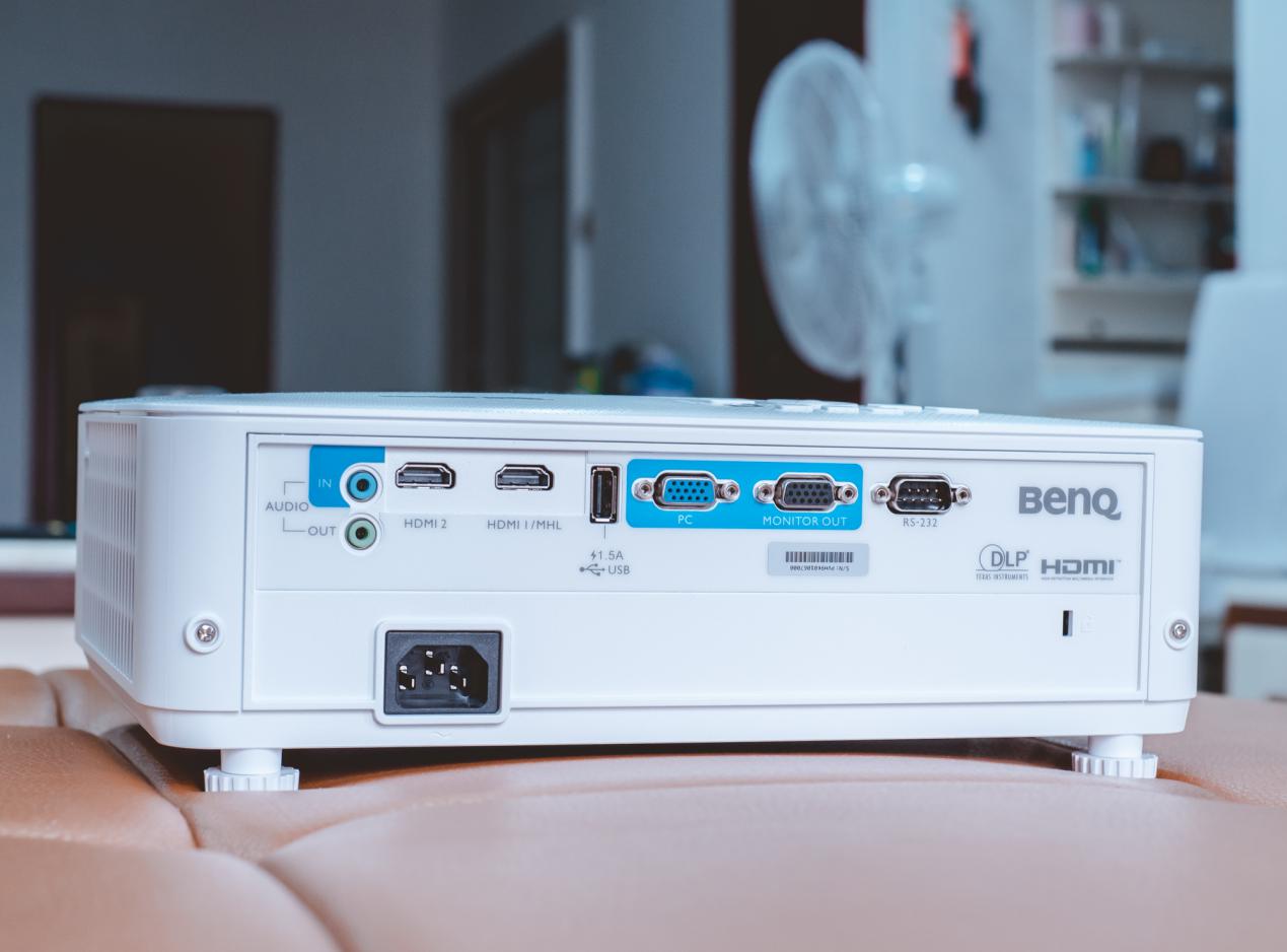 家里适合装投影机吗？你应该问该装哪款投影机