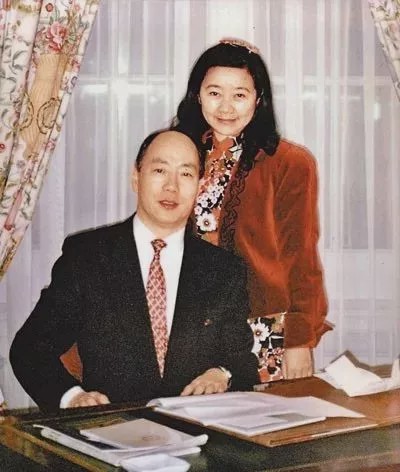 她是亚洲女首富，资产是英国女王的5倍，老公却是因“抠门”而死