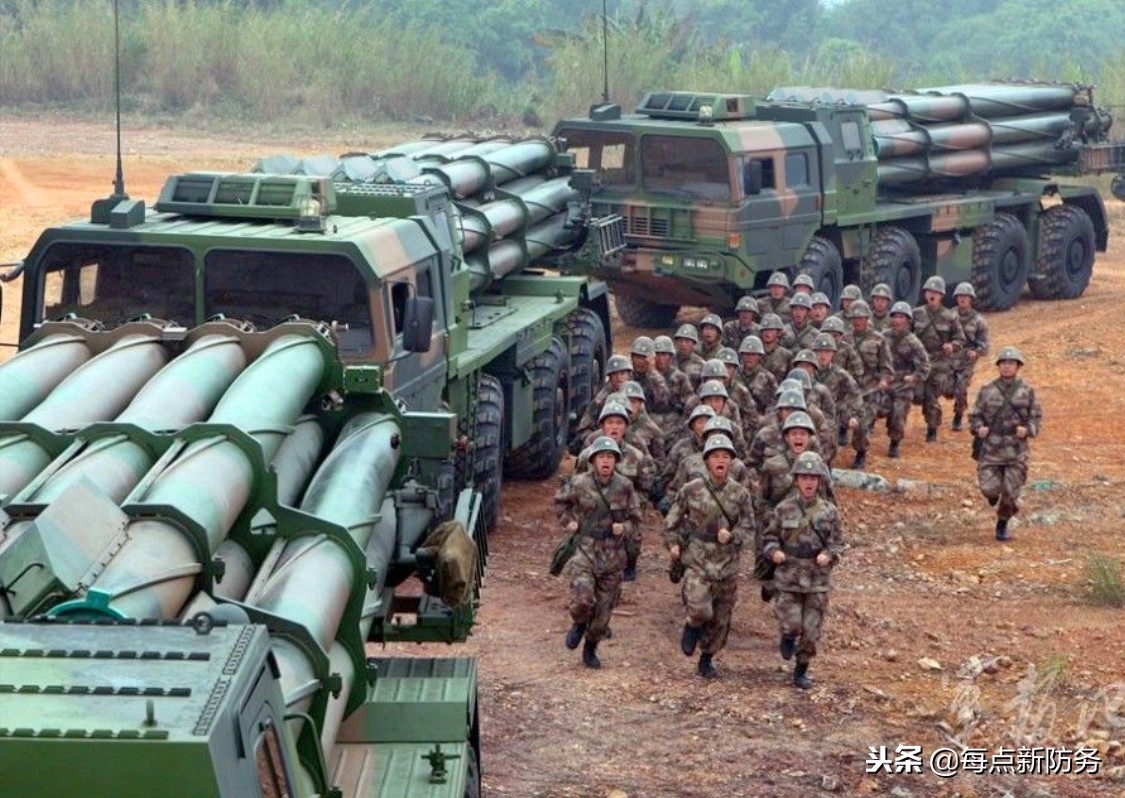 PHL-03火箭炮是国产“龙卷风”吗？火力残暴足以抹平对岸一切抵抗