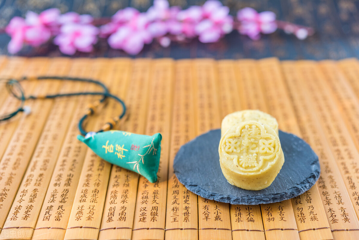 桃花有几种颜色？诗词里的呢？其花语或寓意有哪些