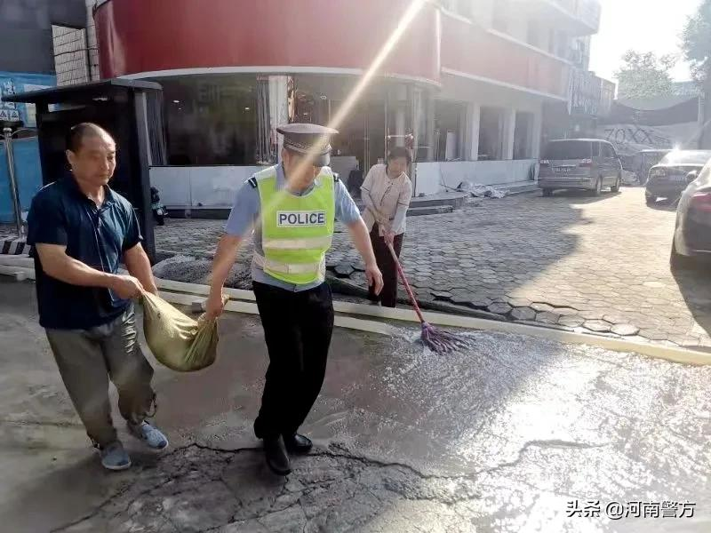 暴雨中的河南公安力量丨用忠诚筑起湛蓝堤坝——致敬奋战在抗洪救灾一线的勇士们