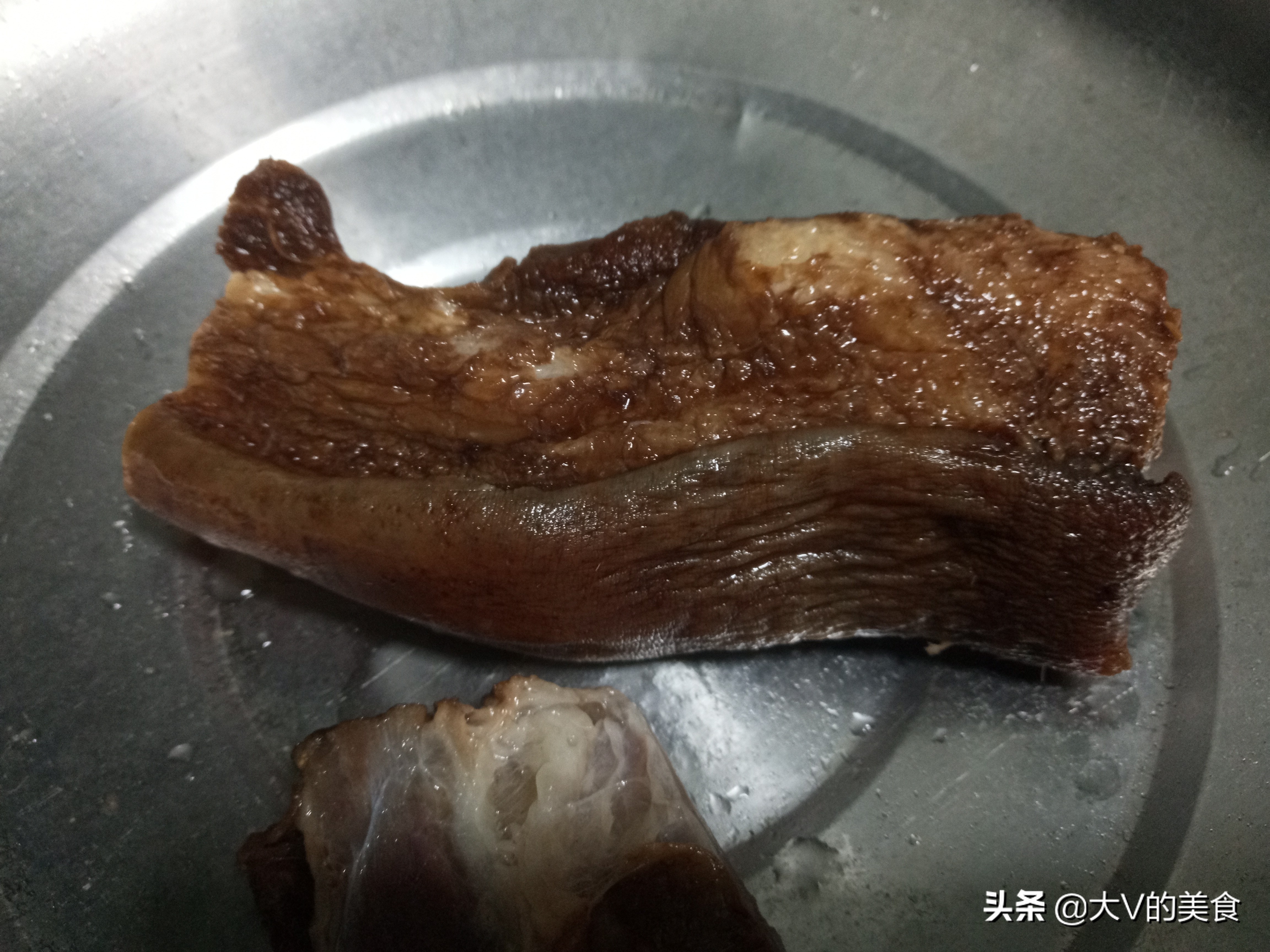 家常清蒸腊肉（腊肉这样清蒸口感鲜香有嚼劲）