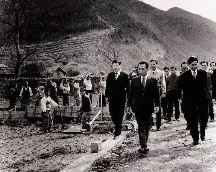 韩国高考：千万人仰望的独木桥，坐落在金钱堆上的天空之城