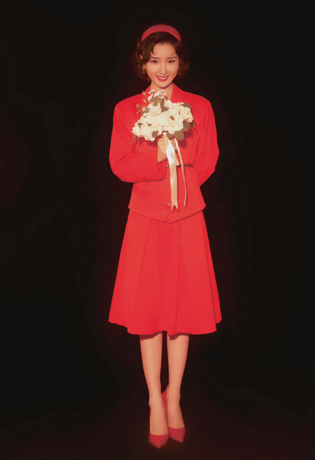 红衣张小斐,卷发谭松韵,女明星们,请把"港风妆容"焊死在脸上