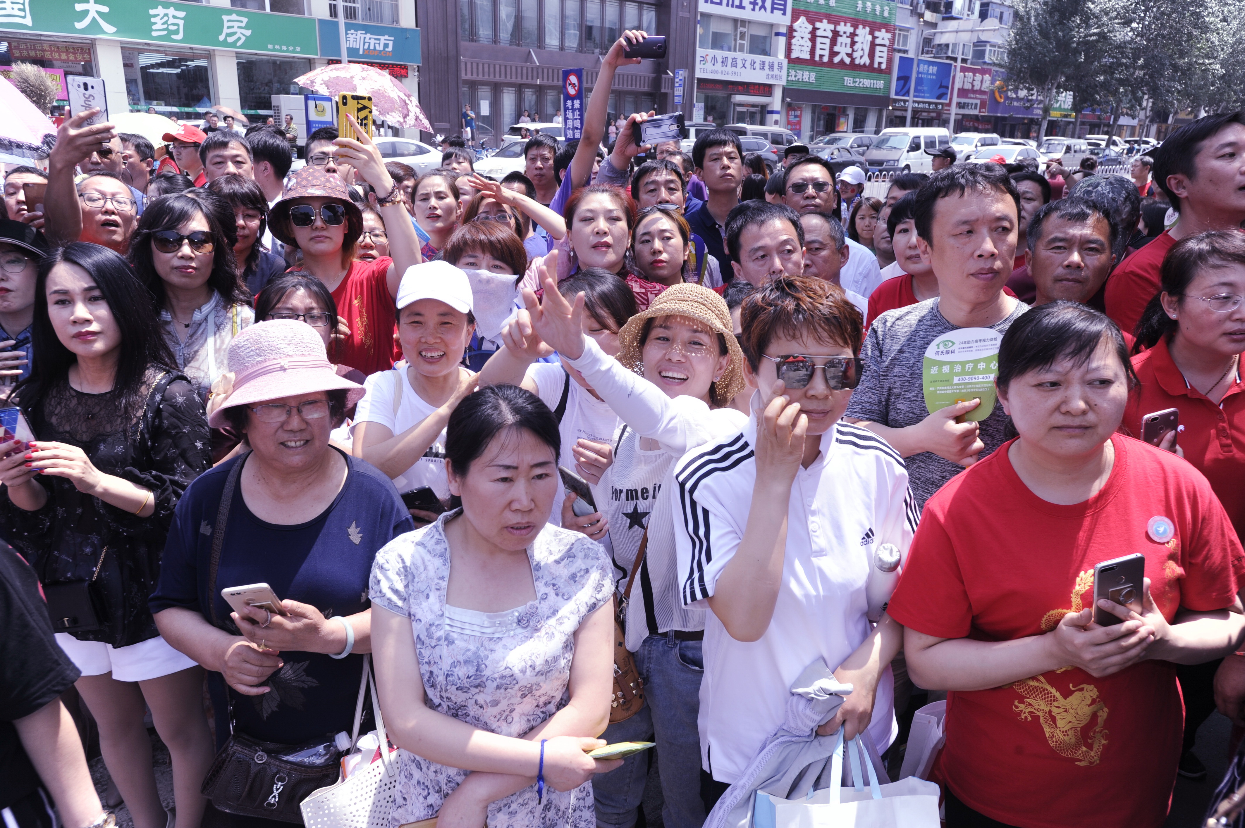 辽宁高考作文青春爱国主题 考生：题熟悉，答得顺