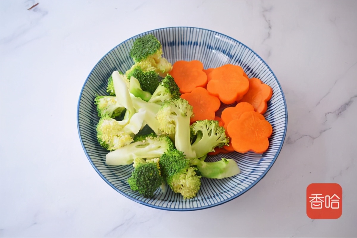 鸡胸肉怎么做（鸡胸肉爆火秘方喷香细嫩又开胃）