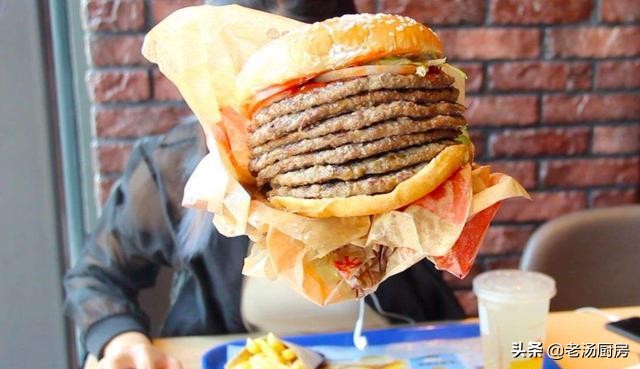 华莱士、汉堡王、麦当劳的汉堡差距有多大？对比一下就清楚了！