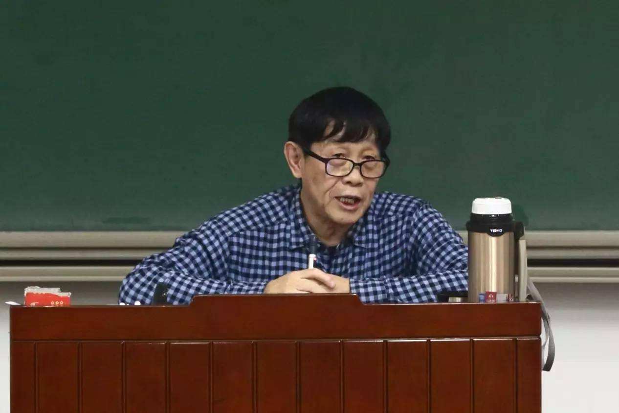 南怀瑾：大师or骗子？他的书，北大教授暗讽文盲才看，是不懂读法