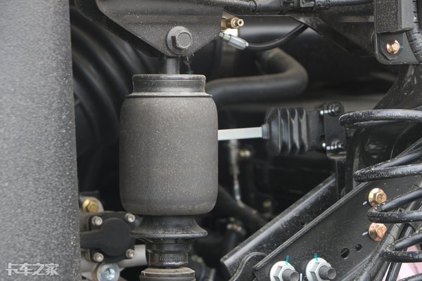 dCi465发动机+DT14变速箱，实拍东风KL牵引车，报价33.5万