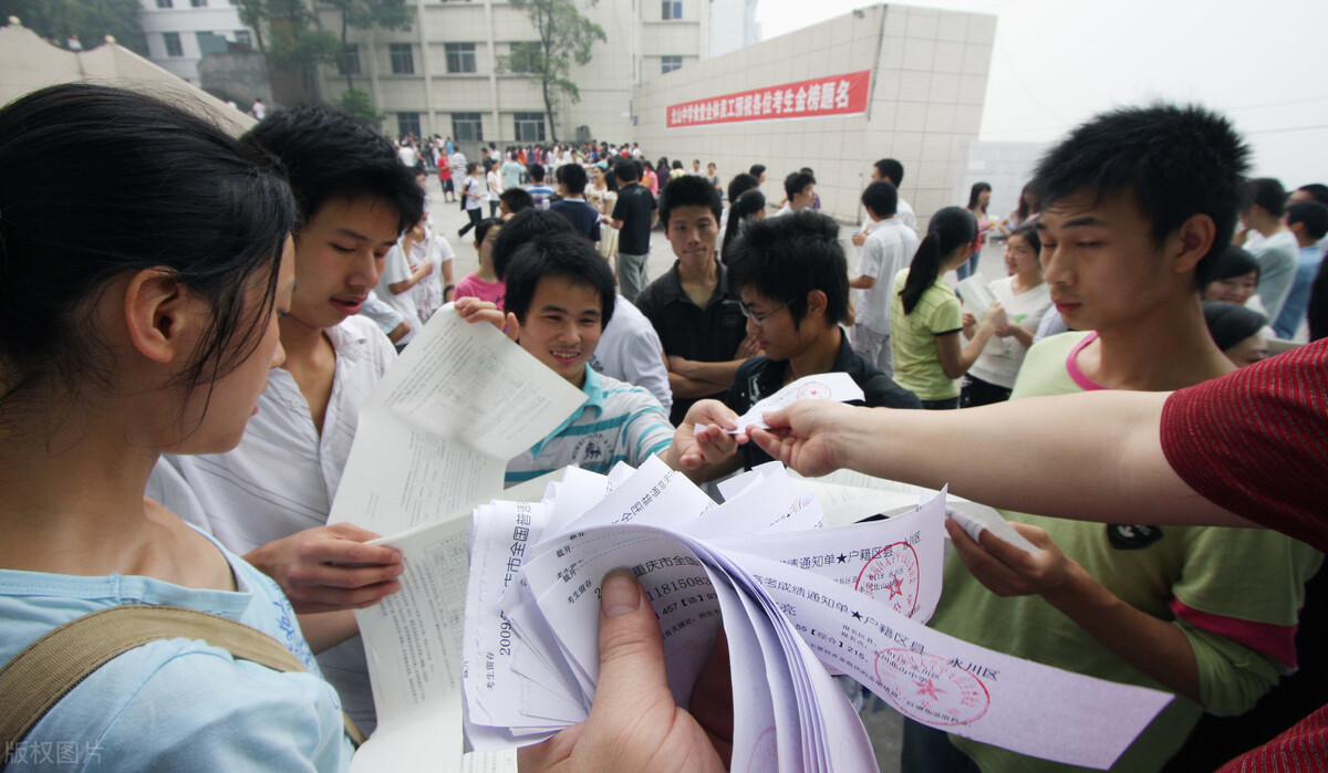 2021年咸阳高考成绩，秦汉、实验和彩虹几个中学对比分析