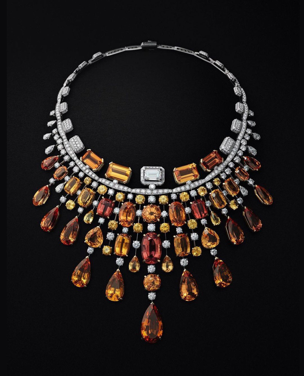 世界十大稀有宝石(让你的脖颈成为最靓丽的风景线)