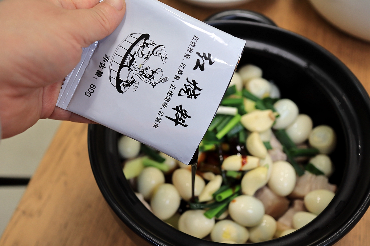 好吃的红烧肉不放一滴水，喷香入味不腻不腥，这么做特省事
