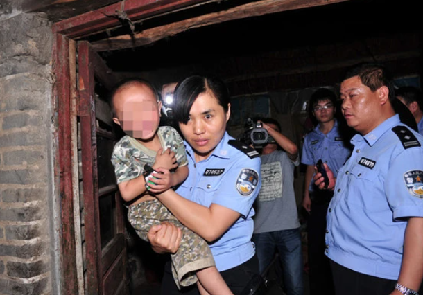 女大学生，被拐后120元卖给四川老汉，和鸡鸭同住17年，现况如何