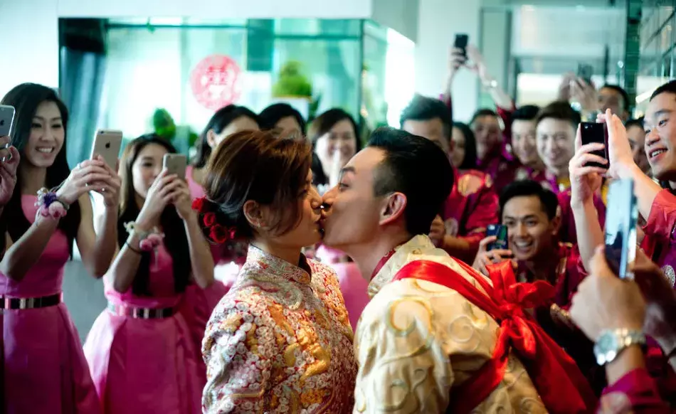 梁烈唯与老婆庆祝相爱17年,他是TVB万年配角,曾为妻到餐厅打工