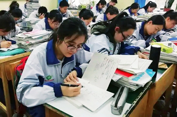 贵州省的“明星”高中，今年31人考上清北，大量学生考上985