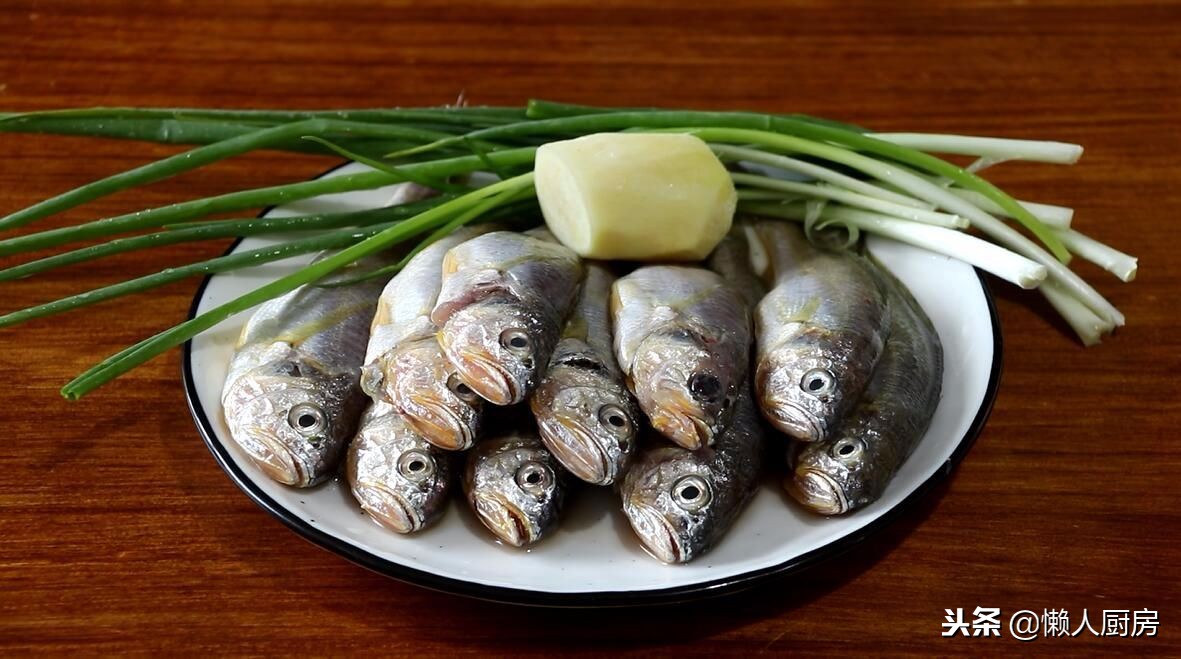 干炸小黃魚的做法,干炸小黃魚的做法視頻