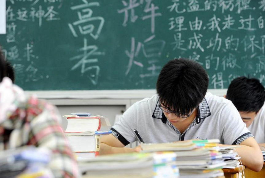 高考成绩和模拟成绩差距多大？班主任告诉你，差距不止一星半点