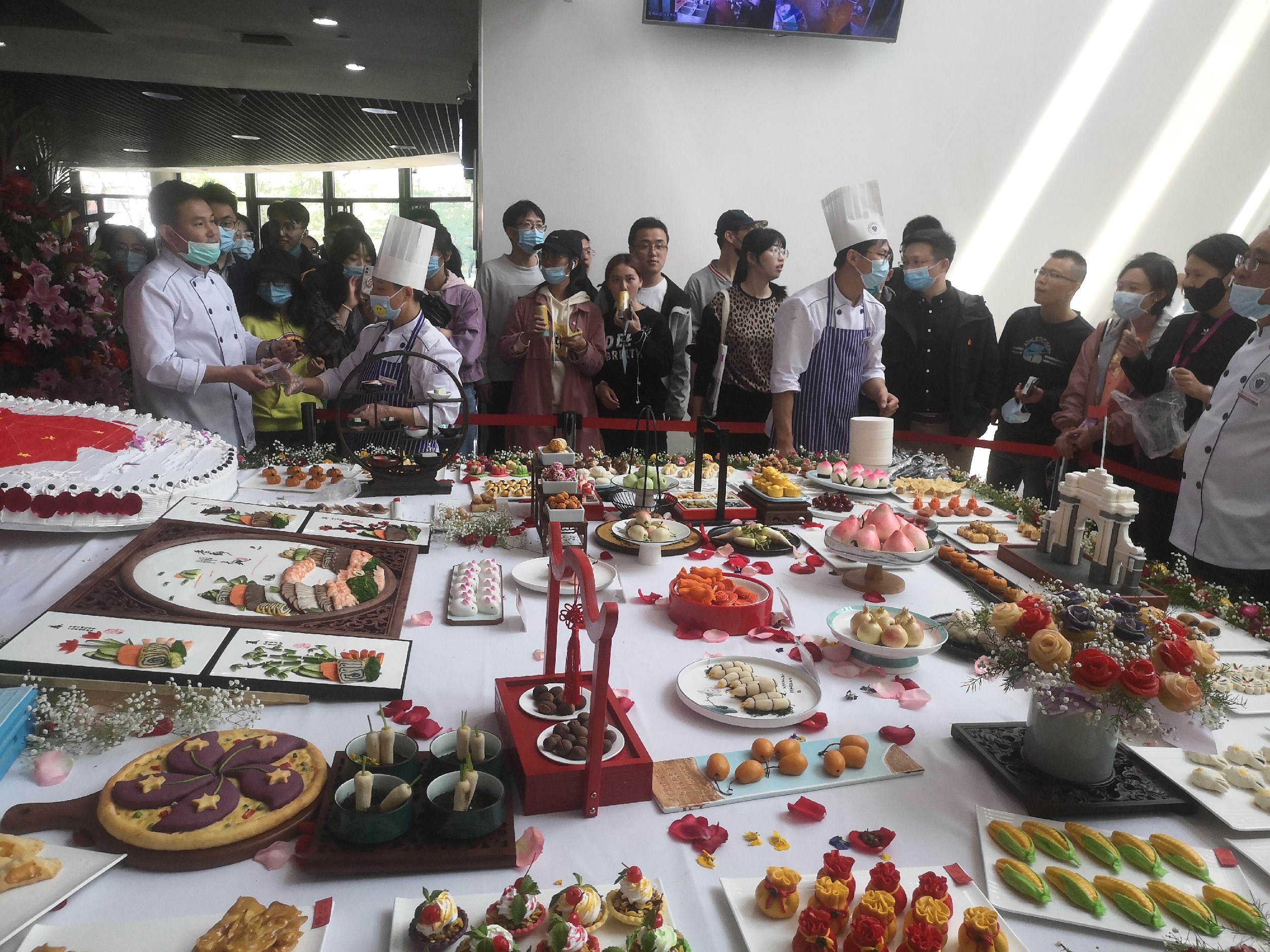 清华大学的伙食有多好？厨师年年外出学艺，为了吃，高考也值得拼