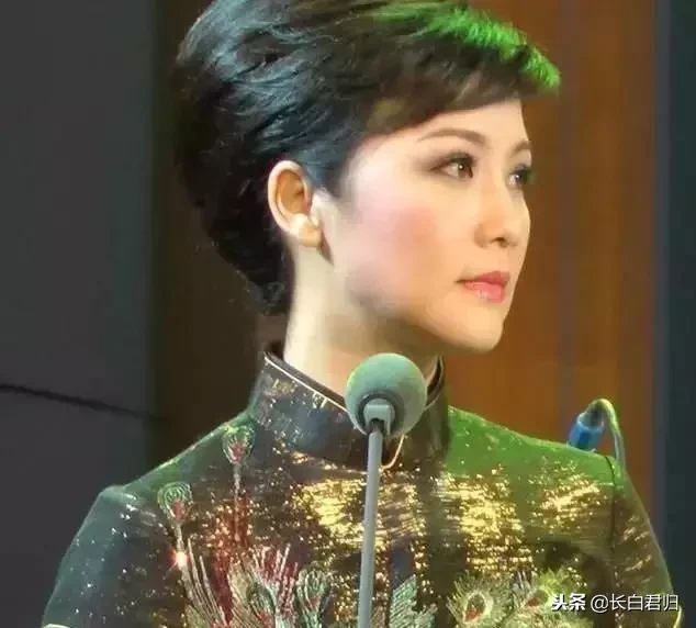 她坐过牢,拍过三级级片,被美国总统接见,如今还宛如少女