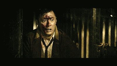 一些行人打不过大鬼,于是就请了钱嘉乐客串扮演的捉鬼大师来帮忙,好歹