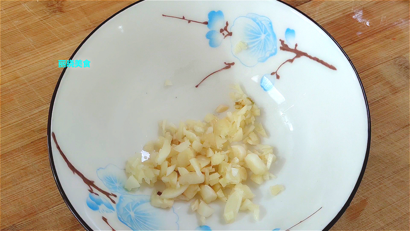 河南特产变蛋，教你经典吃法，加根黄瓜简单一拌，比松花蛋好吃 