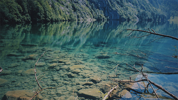 一起云旅游：山湖绝景彷若仙境，湖面倒影美哭众人