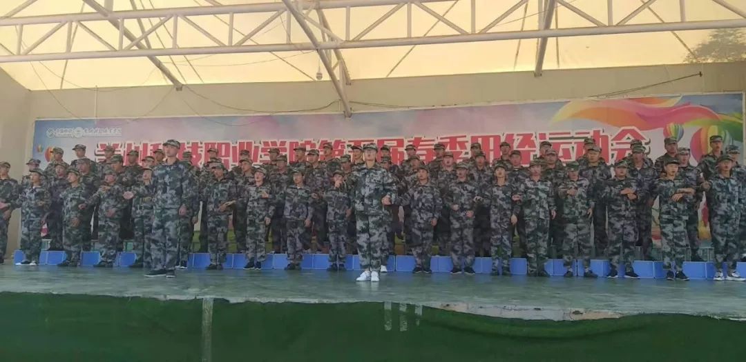 开学第一课“我和祖国共成长立志技能报国”主题教育活动文艺汇演