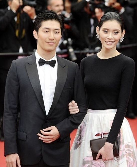 窦骁的富贵情史，与2位富家女擦肩而过后，靠魅力征服了赌王千金