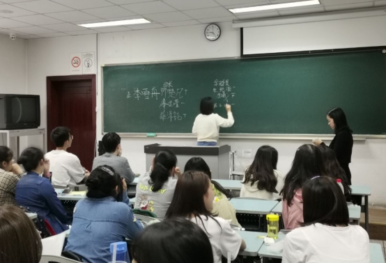 大学班级至少有10名班委，“最值得”竞选的，并不是班长