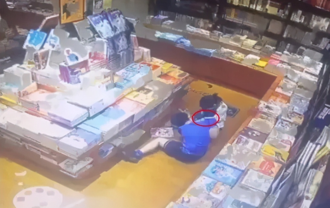 多名女童被囚禁10年沦为性奴，全程录像，学校丑闻曝光