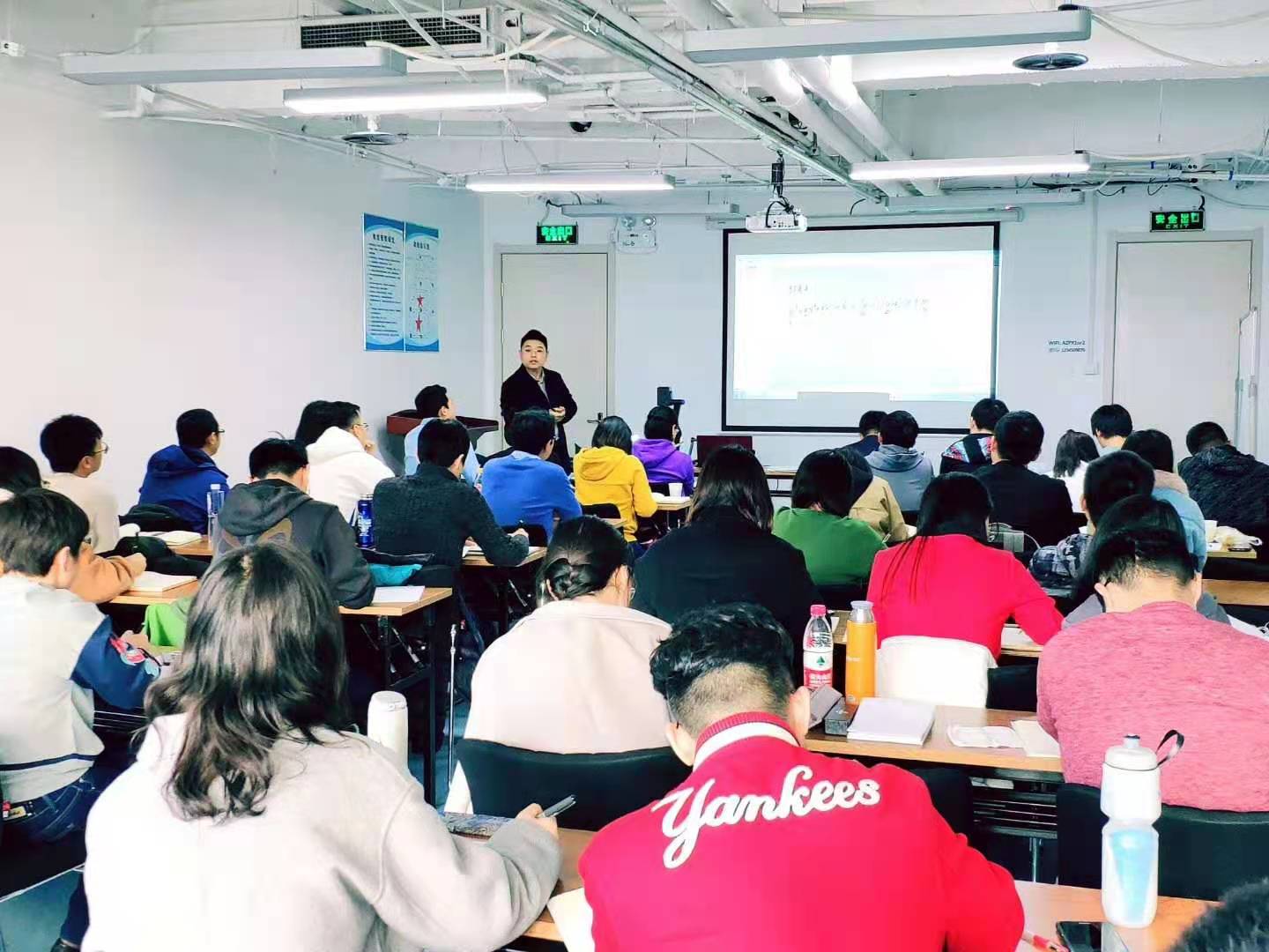 清华MEM是这样的，报考清华MEM都选择什么样的mem培训记过？