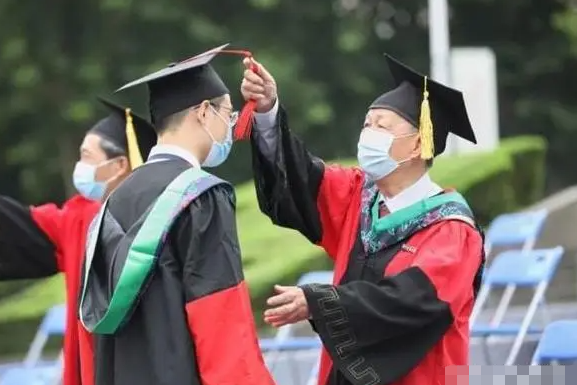 南京大学博士求职，先后被11所名校拒绝，知道原因后表示这是硬伤