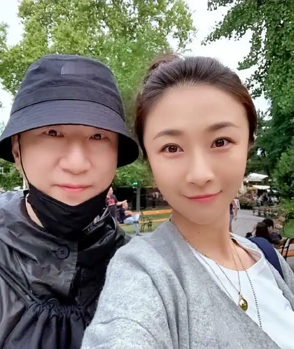 不愧是孙红雷老婆,穿一身白霸气十足,《扫黑