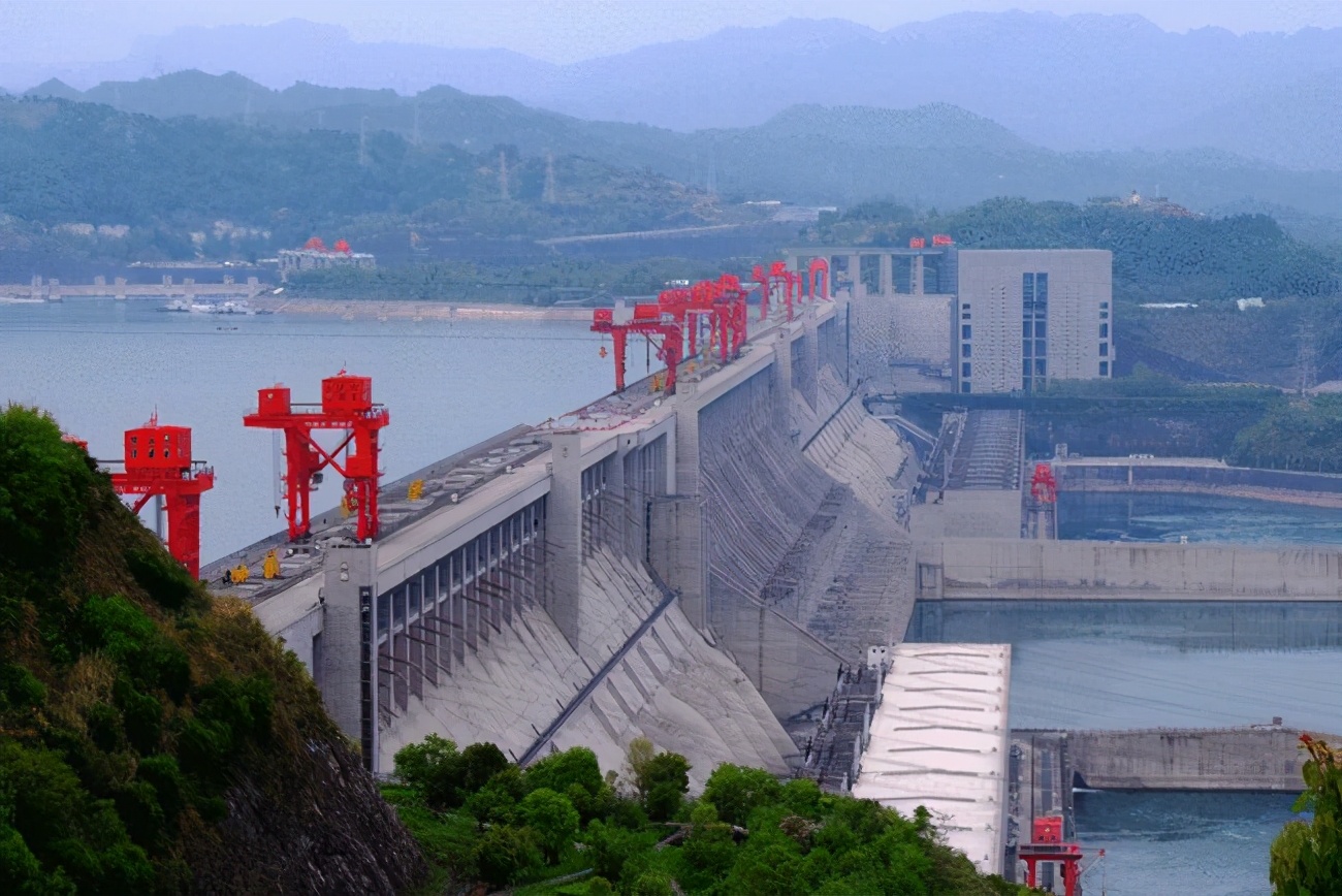 投资近2500亿的三峡大坝，如今12年过去了，赚钱了吗？