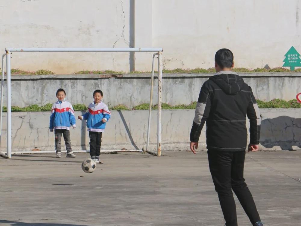 信阳市春蕾小学：冬月骨干教师赞