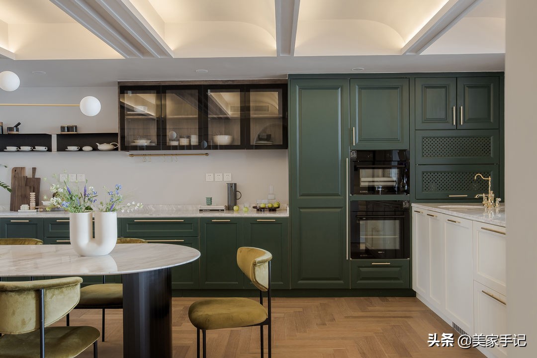 成都夫妻家中的高级场面：凭一个楼梯就圈粉无数，职住一体太爽了