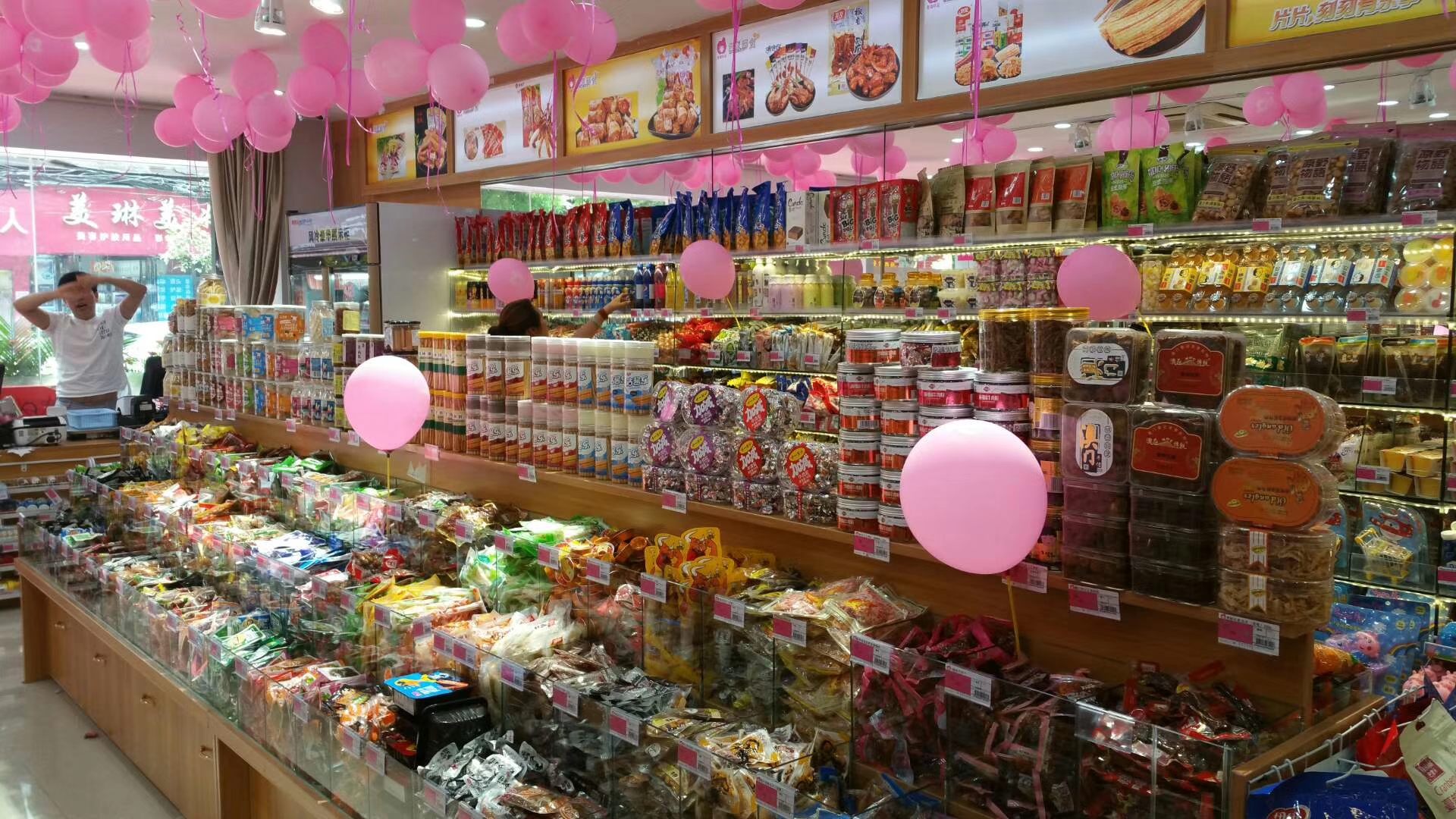 零食店怎么装修既美观又实用，还省钱
