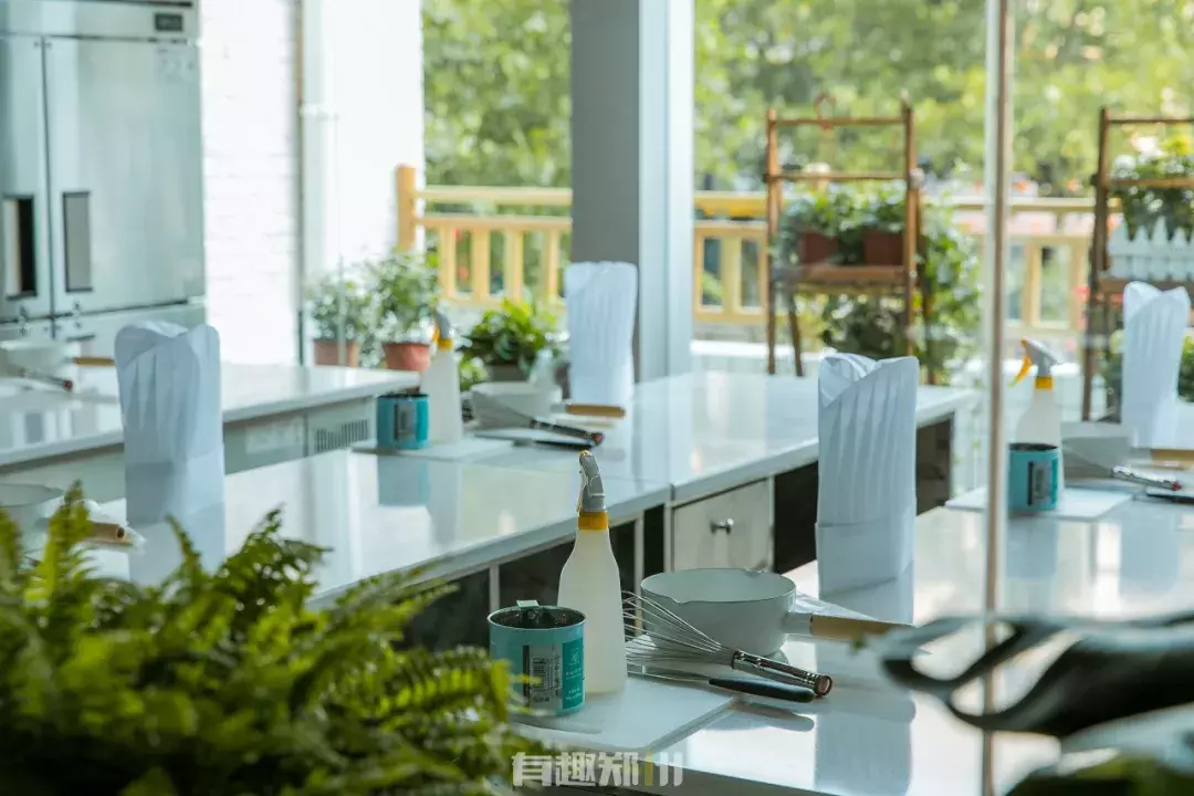 逛了这么多家郑州的面包店，哎呦，这家「烘焙学院」有点不一样噢