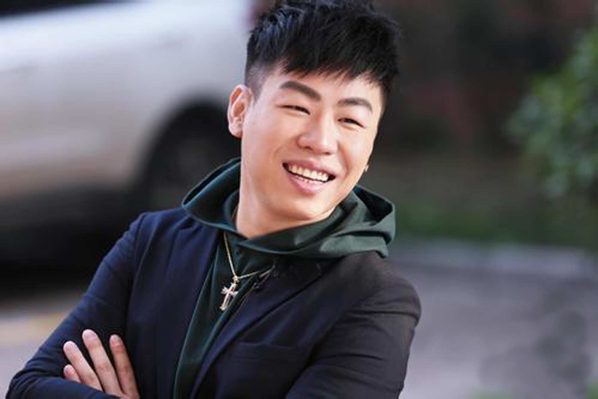 胡彦斌做孝子：给丧偶妈妈打造一片爱的绿荫