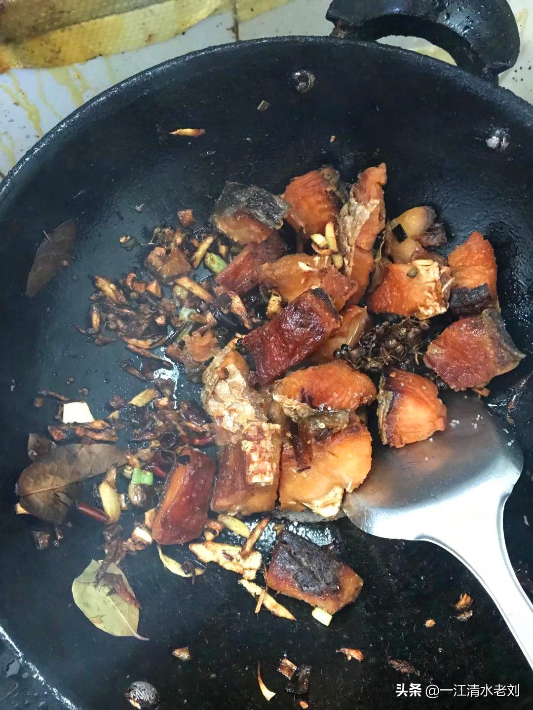 今天为大家分享一下腌制腊鱼的两种烹饪方法，希望你能喜欢