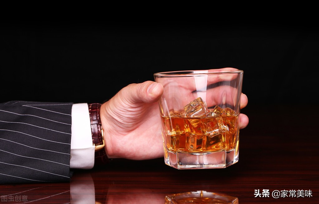 同属六大烈性酒，为何威士忌风靡全球，白酒只能在国内引领风骚？