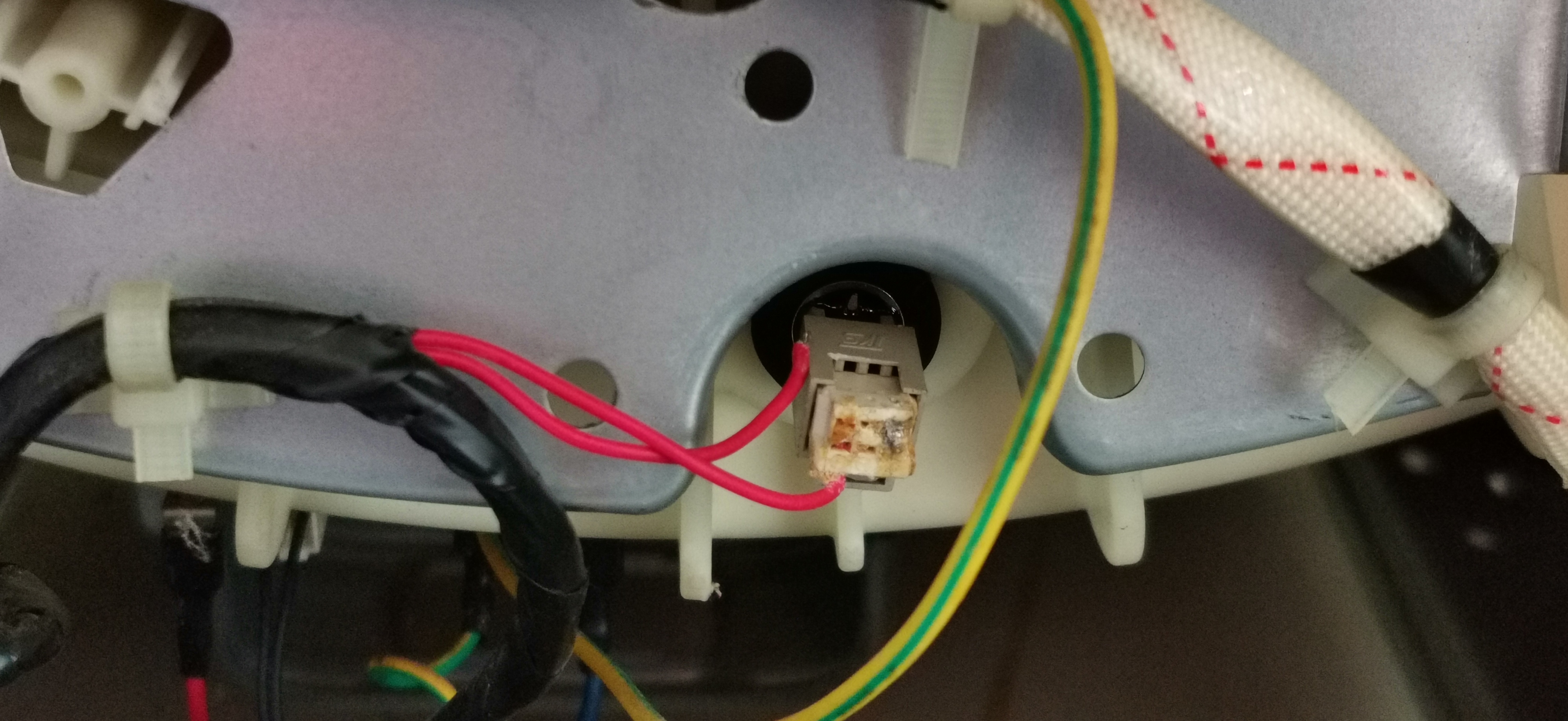 海尔滚筒洗衣机F9报警不工作故障，找准方向轻松维修