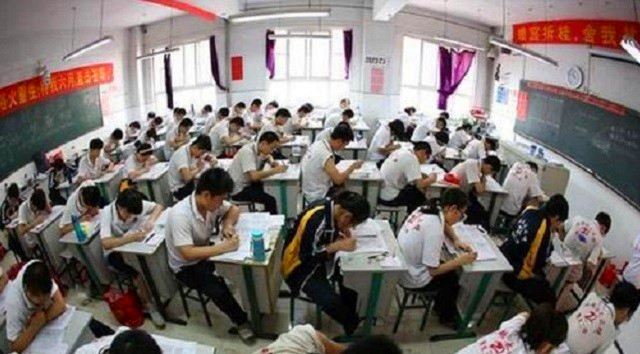 13年了，那个高考语文卷不写名英语卷睡觉的广西状元，如今怎样