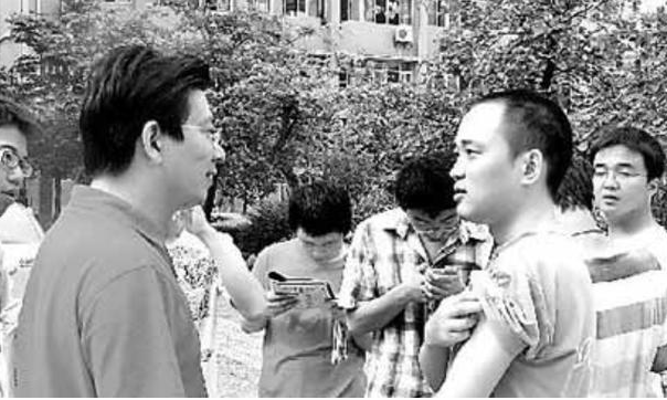 中专生被劝退复读，4次高考轻松上复旦、清北，看似励志却成笑话