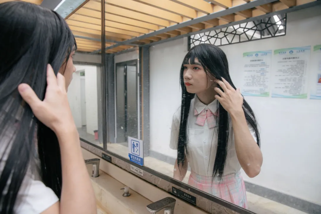 穿女装的“三和大神”