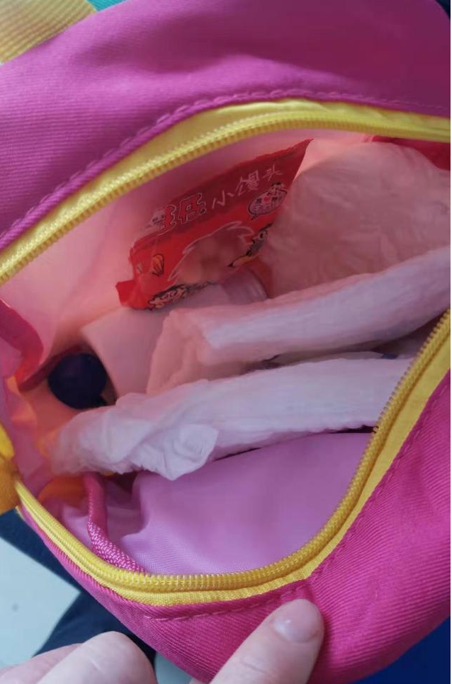 1岁宝宝被遗弃垃圾站，留下的纸条遭网友热议：孩子做错了什么